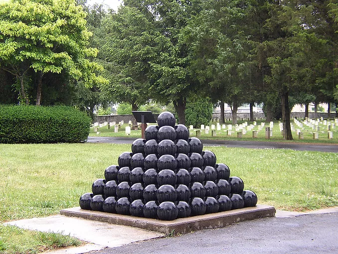 Image of a tringle of stacked cannon balls from the Murfreesboro Civil War National Battlefield, Murfreesboro, TN