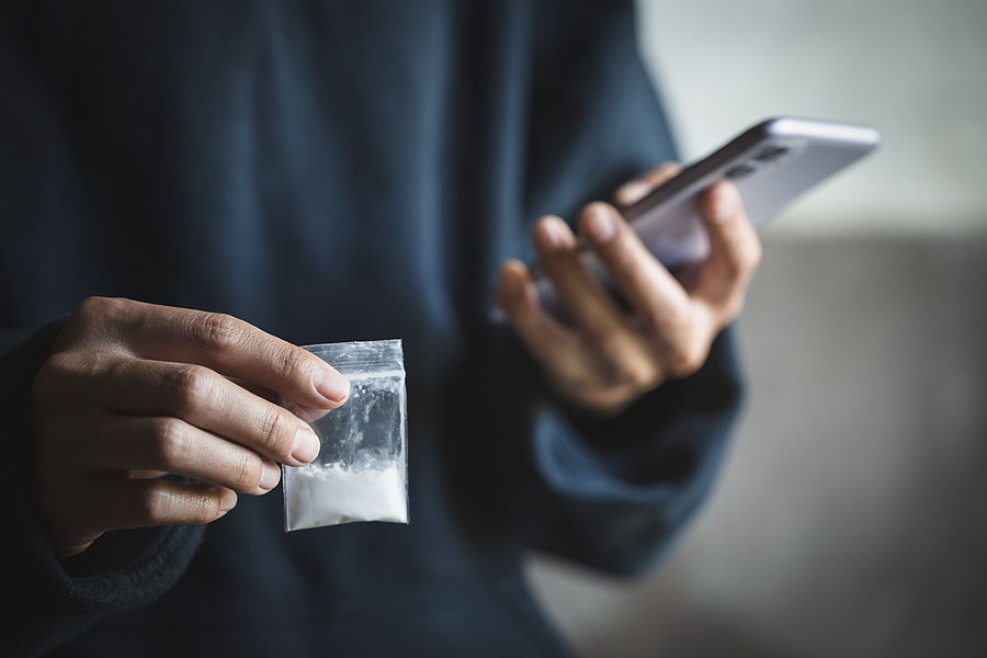 drug trafficker texting buyer for marijuana.